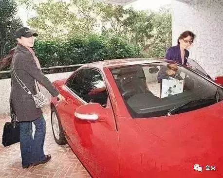 「最美亞姐」楊恭如,曾親口承認「當小三」,今45歲仍單身!