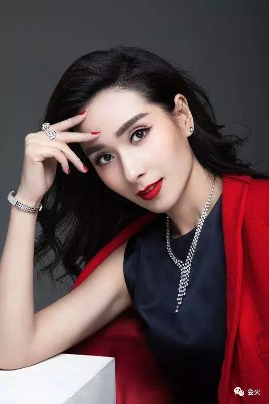 「最美亞姐」楊恭如,曾親口承認「當小三」,今45歲仍單身!