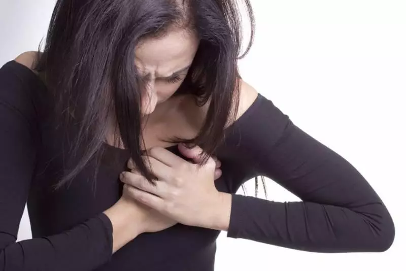 人真的會「心碎嗎」？科學家證實[失去摯愛心碎是真的]可能嚴重到甚至還會讓「心臟停止跳動」！