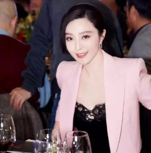 范冰冰出生曾被醫生夸:最好看的嬰兒,范丞丞的出生照就差很多!