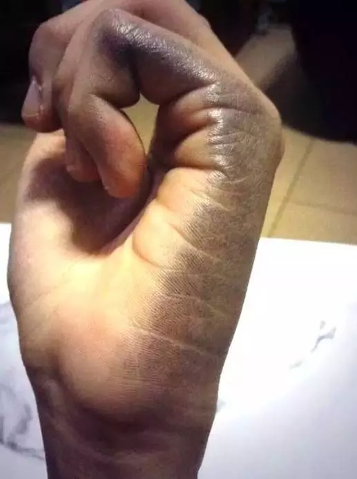 左撇子的你,一定會覺得世界上有90%的人都不懂你們的悲傷!18個只有左撇子才能體會的痛苦