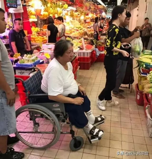 洪金寶舊傷復發,已經抱不動孫子,兒媳婦周家蔚情緒失控到痛哭!