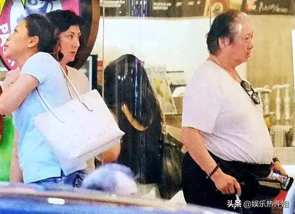 洪金寶舊傷復發,已經抱不動孫子,兒媳婦周家蔚情緒失控到痛哭!