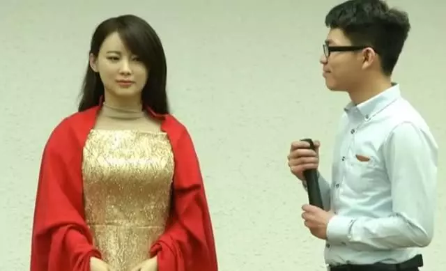 中國第一個美女機器人問世,和真人高度相似,而且還會多種動作!