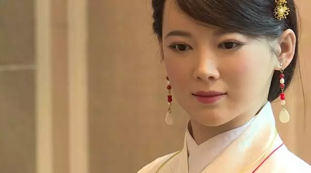 中國第一個美女機器人問世,和真人高度相似,而且還會多種動作!