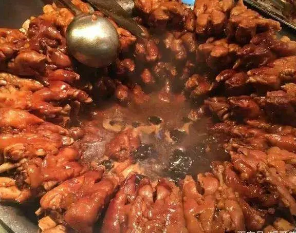 非洲這種肉,賣的比白菜還便宜,卻遭當地人嫌棄,國人:暴殄天物!