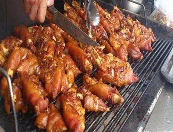 非洲這種肉,賣的比白菜還便宜,卻遭當地人嫌棄,國人:暴殄天物!
