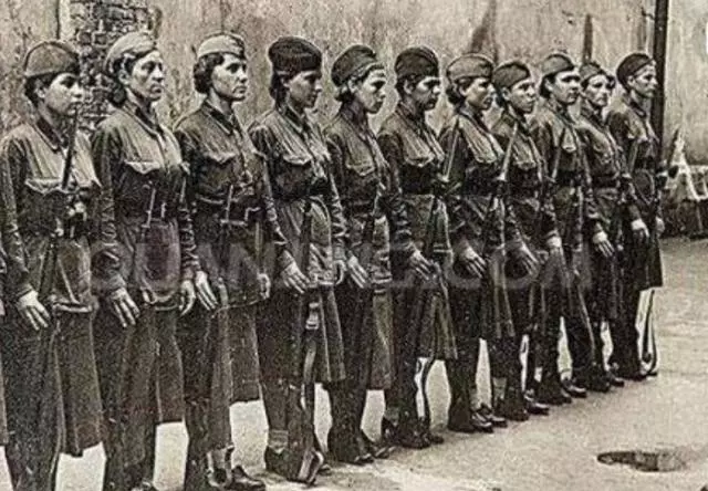 被俘虜後零存活率?蘇聯女兵之所以打仗穿裙子,原因只有一個!