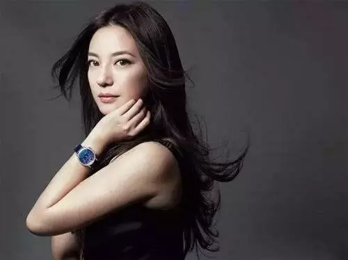 黃有龍前妻近照曝光,和趙薇一對比就知道,為什麼他不選擇她了~~~