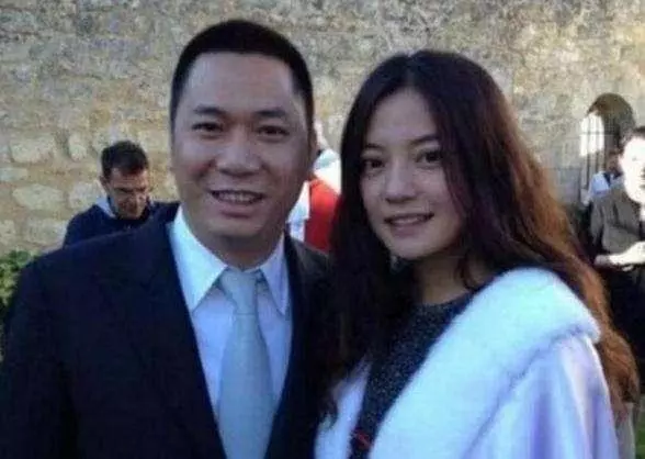 黃有龍前妻近照曝光,和趙薇一對比就知道,為什麼他不選擇她了~~~