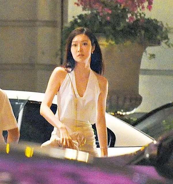 黃有龍前妻近照曝光,和趙薇一對比就知道,為什麼他不選擇她了~~~