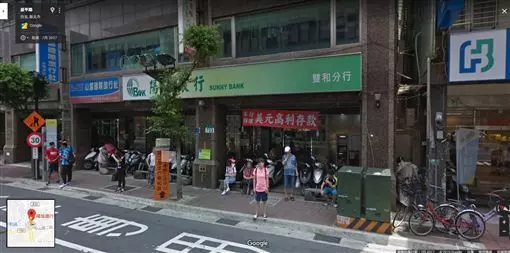 月薪十萬睡到自然醒 銀行經理遭開除
