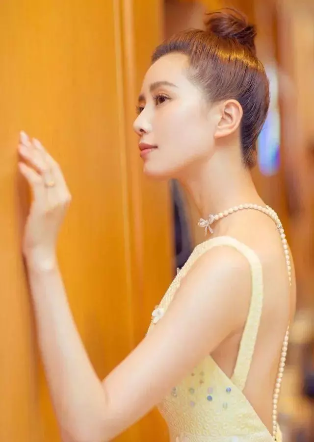 又一個超級辣媽劉詩詩,四爺吳奇隆擁有了兩個乖巧寶寶