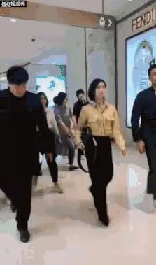 又一個超級辣媽劉詩詩,四爺吳奇隆擁有了兩個乖巧寶寶