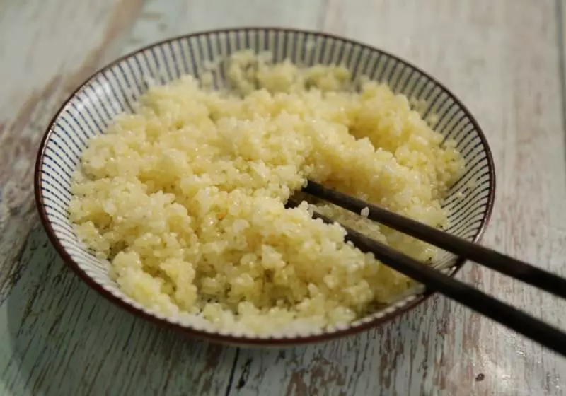 正宗皮蛋瘦肉粥做法,直接下米?錯!腌肉加澱粉和蛋清?錯!