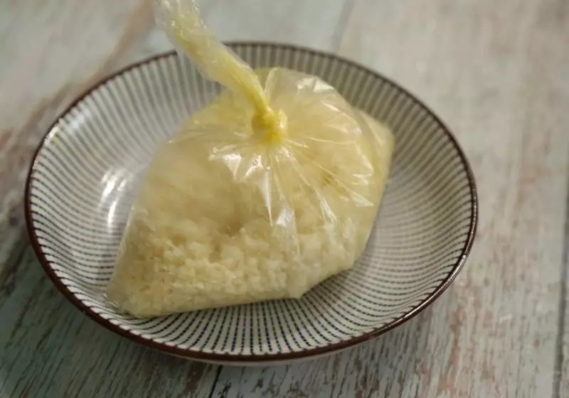 正宗皮蛋瘦肉粥做法,直接下米?錯!腌肉加澱粉和蛋清?錯!