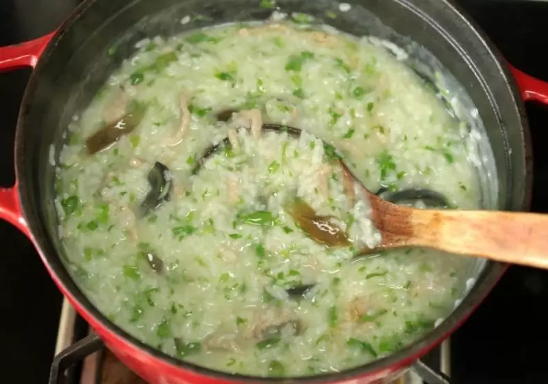 正宗皮蛋瘦肉粥做法,直接下米?錯!腌肉加澱粉和蛋清?錯!