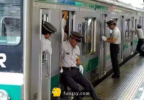 在日本的文化總會有許多奇葩的事情!今天我們就來盤點日本10個超奇葩的職業!