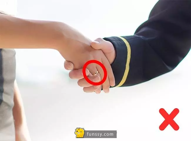 真的是太嚴苛了!15個世界各國成為空姐的超奇葩標準!