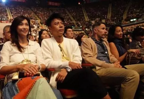 郭晶晶夫婦現身林子祥演唱會,葉倩文秒變老公迷妹,現場狗糧滿滿