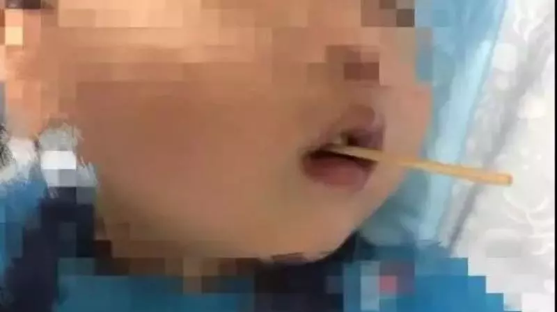 《好恐怖》3歲童吃hotdog跌倒 竹籤穿喉刺腦幹