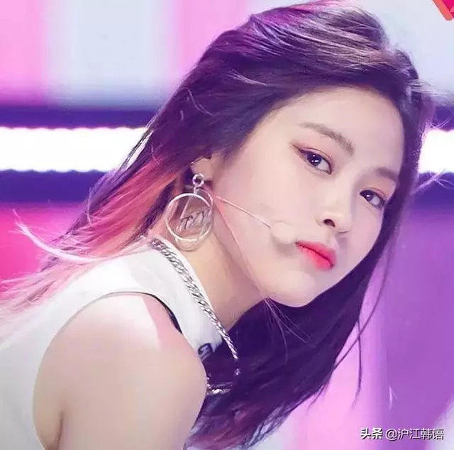 撞臉雪炫孫娜恩!本該17歲C位出道,19歲的她還會被命運捉弄嗎?