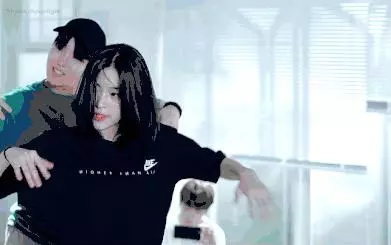 撞臉雪炫孫娜恩!本該17歲C位出道,19歲的她還會被命運捉弄嗎?