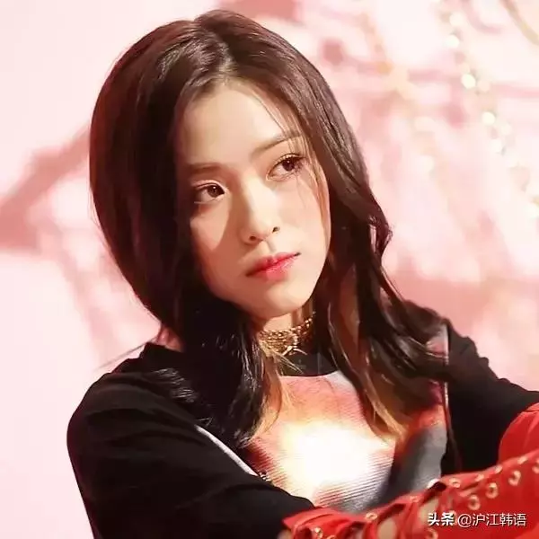 撞臉雪炫孫娜恩!本該17歲C位出道,19歲的她還會被命運捉弄嗎?