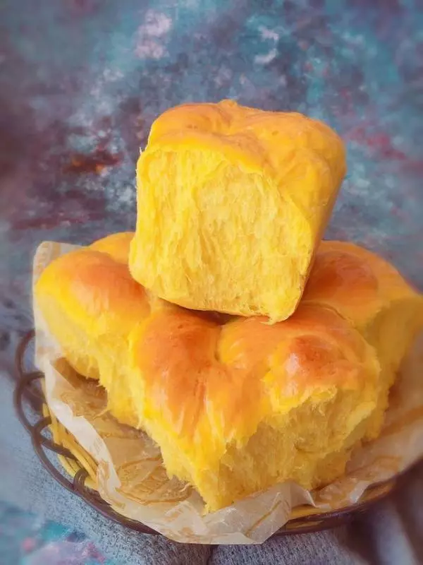小時候老麵包的味道,改良了方子,加了南瓜泥,口感更加香甜