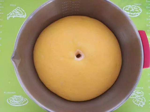 小時候老麵包的味道,改良了方子,加了南瓜泥,口感更加香甜