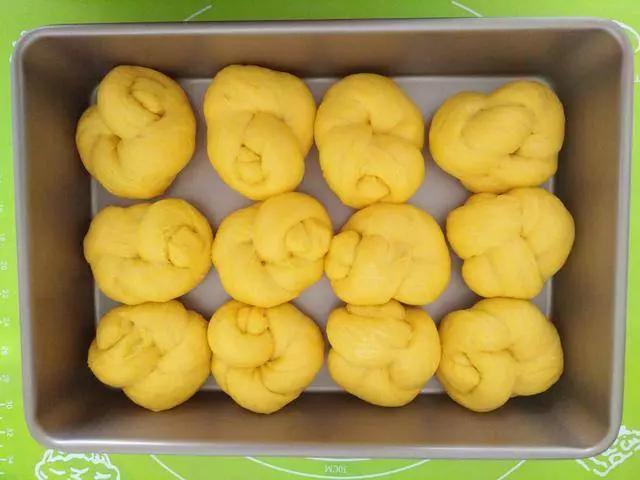 小時候老麵包的味道,改良了方子,加了南瓜泥,口感更加香甜