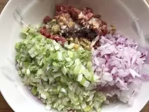 牛肉餡餅最好吃做法,只需掌握這2點,保證外酥里嫩,鮮嫩又多汁!
