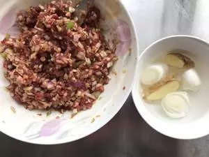 牛肉餡餅最好吃做法,只需掌握這2點,保證外酥里嫩,鮮嫩又多汁!