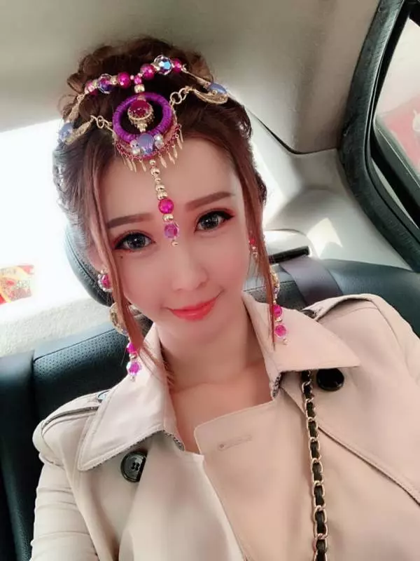 全台最美禮生!廟宇祭典驚見「仙女級神明侍女」 本尊被神出「逆天美腿」信徒秒暴動:下凡來的