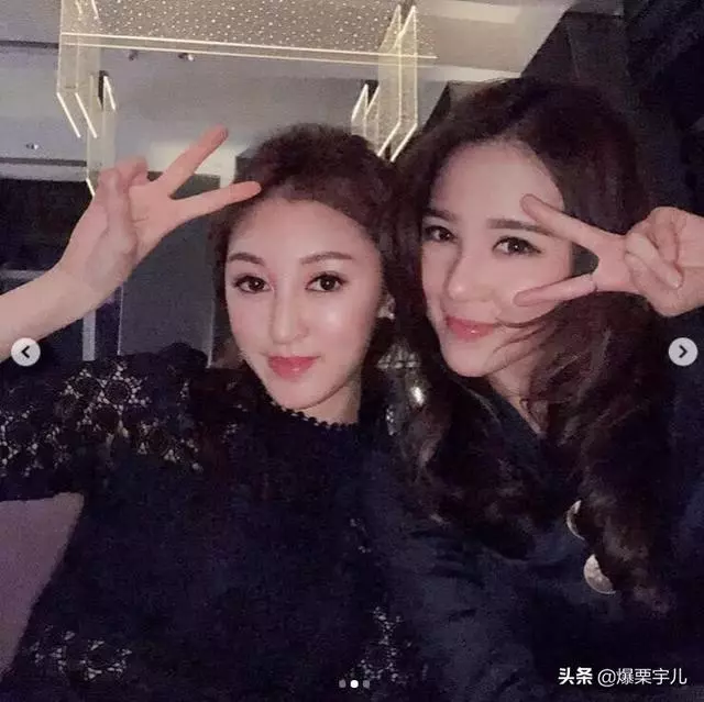 港姐何艷娟離婚心情好,搬離67歲總裁老公豪宅,與闊太閨蜜聚餐