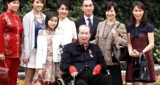 她是賭王何鴻燊最美女兒?精通法律艷壓名媛,為何卻襲擊3歲男童