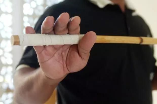 走歹路看繞境!他被關聖帝君「用藤條教訓」 下秒關老爺「霸氣在他耳邊大罵」他嚇到跪下認錯
