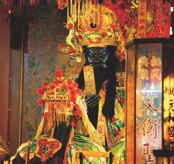 走歹路看繞境!他被關聖帝君「用藤條教訓」 下秒關老爺「霸氣在他耳邊大罵」他嚇到跪下認錯