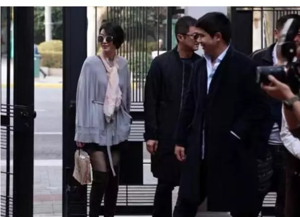 戀情再添實錘!李亞鵬攜緋聞女友再亮相,面對攝影機也毫不避諱!