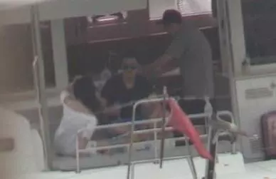 戀情再添實錘!李亞鵬攜緋聞女友再亮相,面對攝影機也毫不避諱!