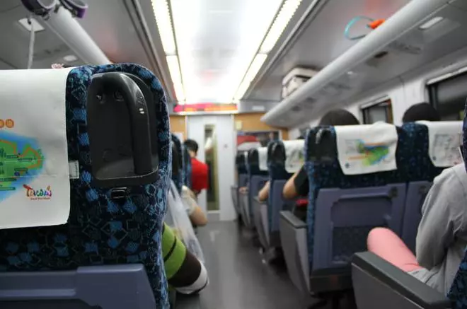 千萬別嗆哲學系學生! 火車大媽逼讓座…她溫柔「183字開砲」電到閉嘴