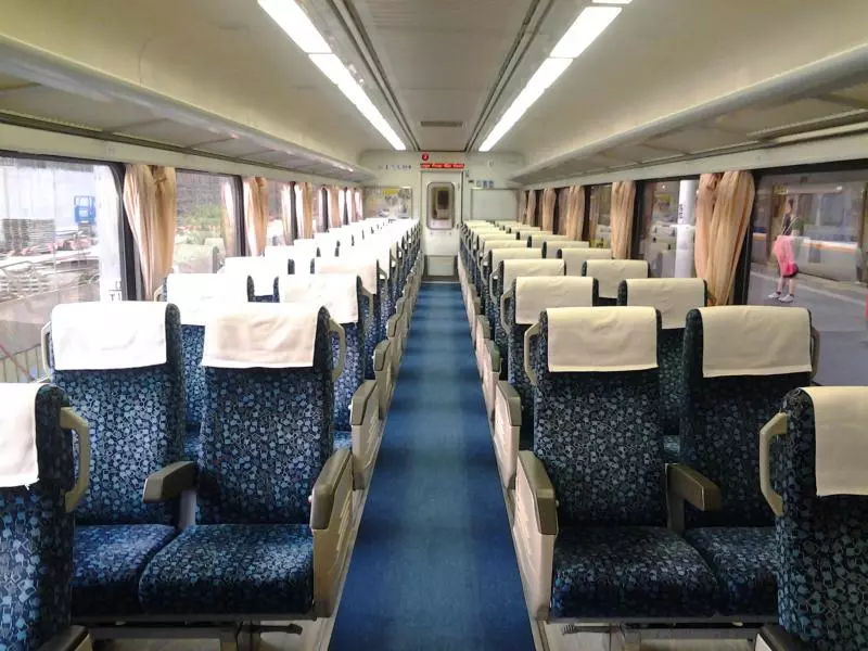 千萬別嗆哲學系學生! 火車大媽逼讓座…她溫柔「183字開砲」電到閉嘴