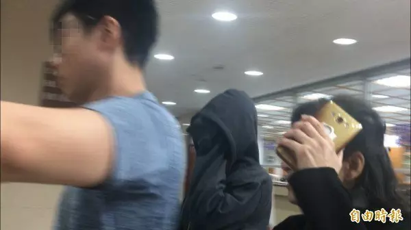 《神經病》辦「」性愛「」派對 女友「參戰」 男稱要壽星女開心