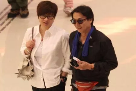 67歲劉松仁近照,比當年的劉德華還要紅,娶小20歲空姐,如今卻過著這樣的生活!
