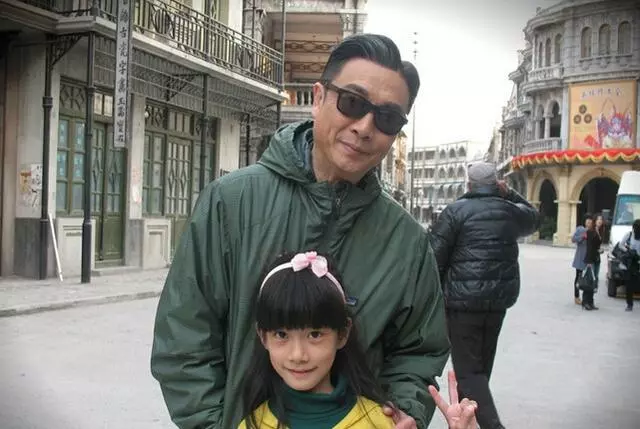 67歲劉松仁近照,比當年的劉德華還要紅,娶小20歲空姐,如今卻過著這樣的生活!