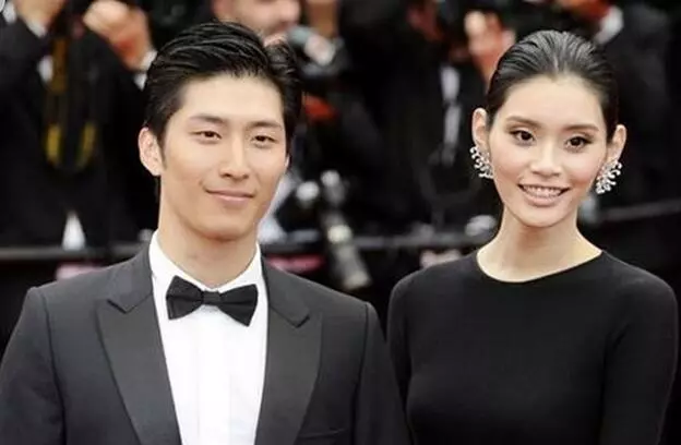 竇驍戰勝霍啟山,得到賭王最美千金芳心,其前女友也是女神級別