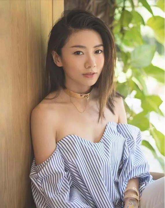 竇驍戰勝霍啟山,得到賭王最美千金芳心,其前女友也是女神級別