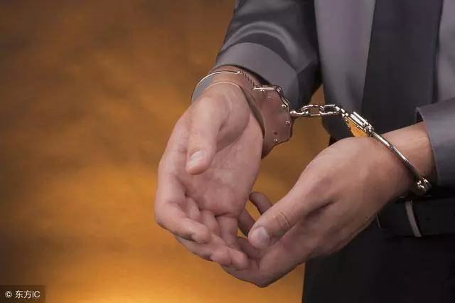 四歲女兒被陌生人抱走,母親追到火車站大喊五字,女兒失而復得