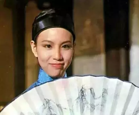 TVB老戲骨與兩個女兒出席如三姊妹:希望她們可以成家立室