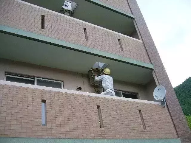日本人設計的陽台火了,危急時刻能救命!網友:逃生再也不用「跳 樓」了!